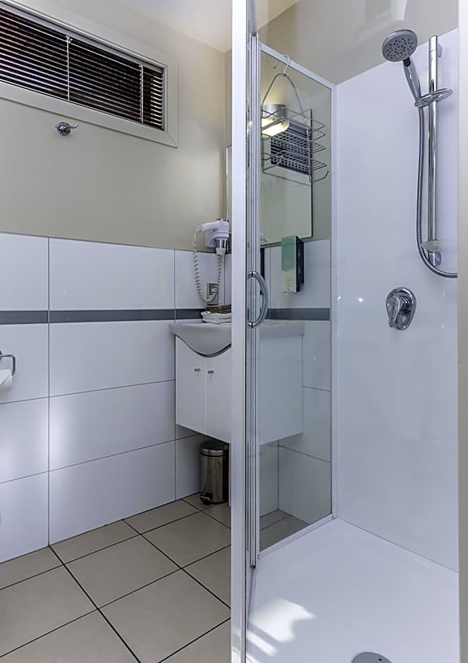 166 Majestic Court Motel