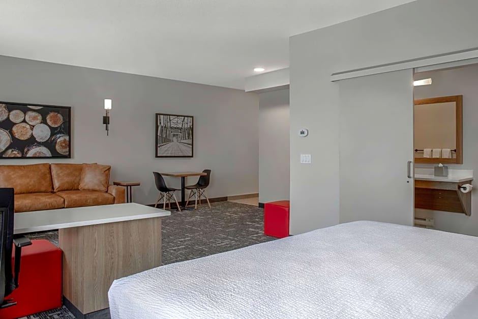 Ramada by Wyndham Cochrane