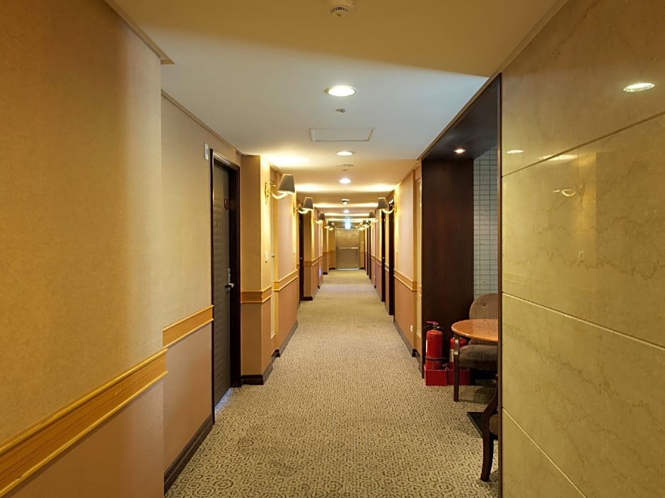 Hotel Regalees