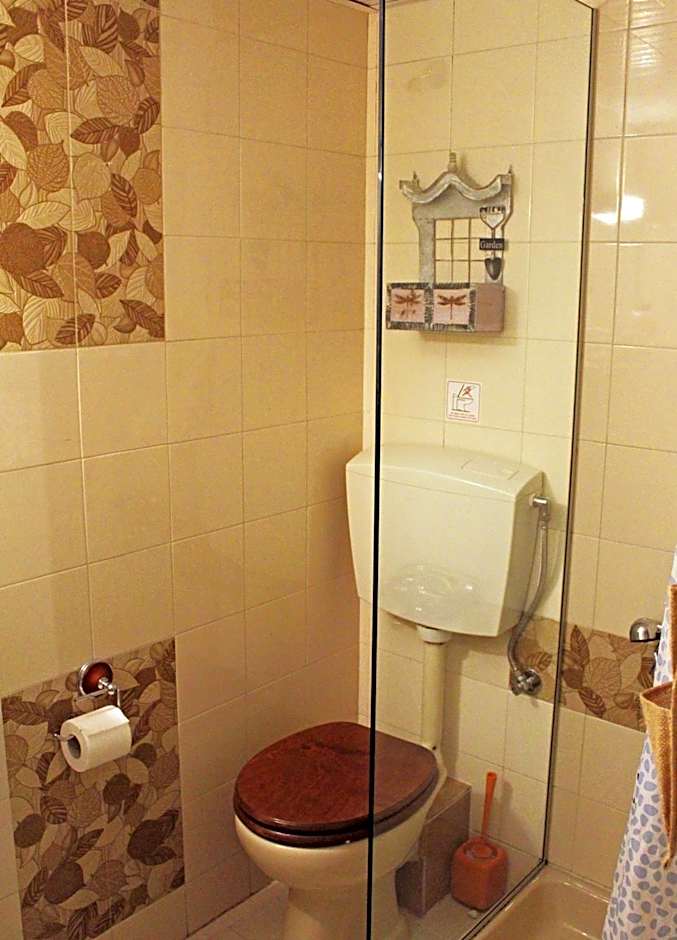 Arodamos Studios & Apts