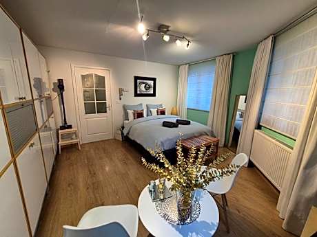 Deluxe Room (2 Adults + 1 Child)