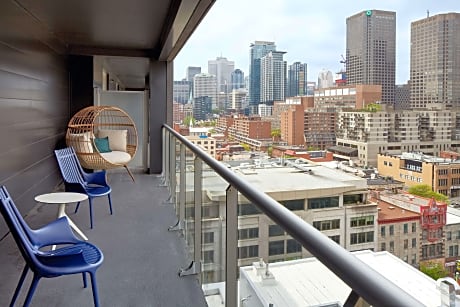 1 King Bed Balcony Studio City View Nonsmok