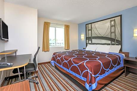 King Suite - Non-Smoking