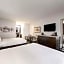 Clarion Inn & Suites Across From Universal Orlando Resort