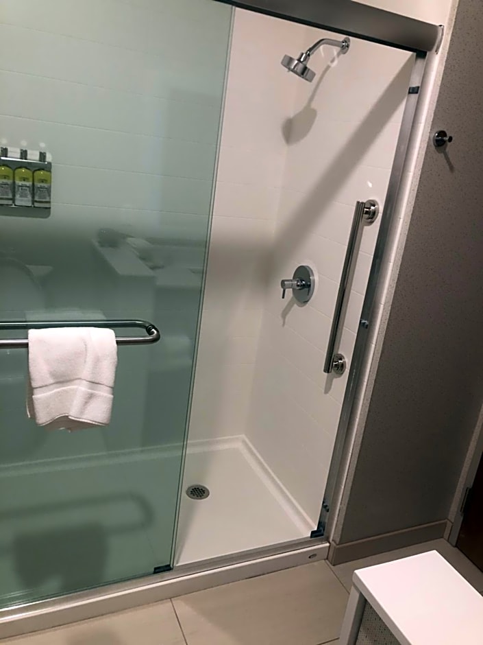 Holiday Inn Express & Suites Madison By IHG