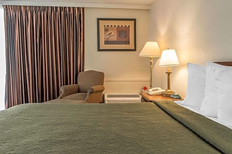 Queen Room - Non-Smoking