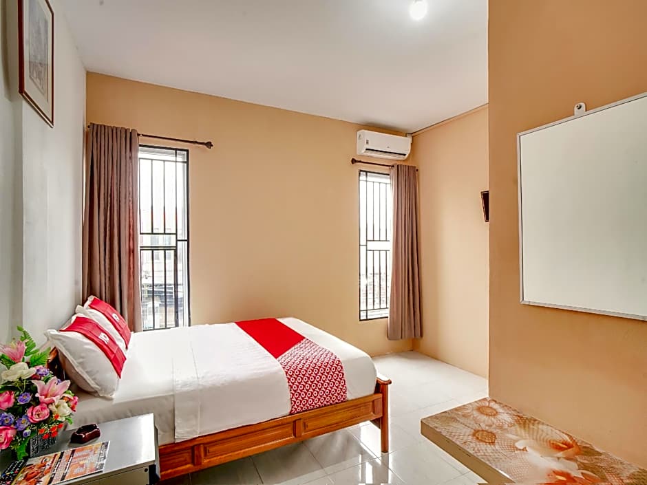 OYO 90024 Botania Homestay & Cafe