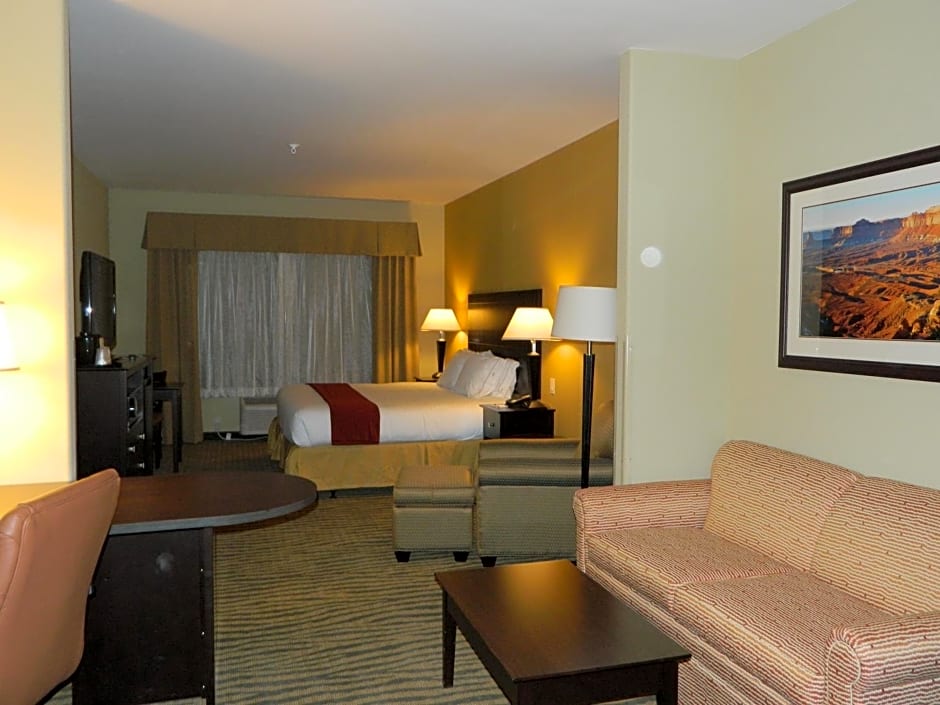 Holiday Inn Express & Suites Gallup East