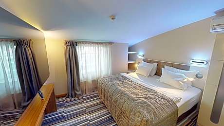 City View King Suite