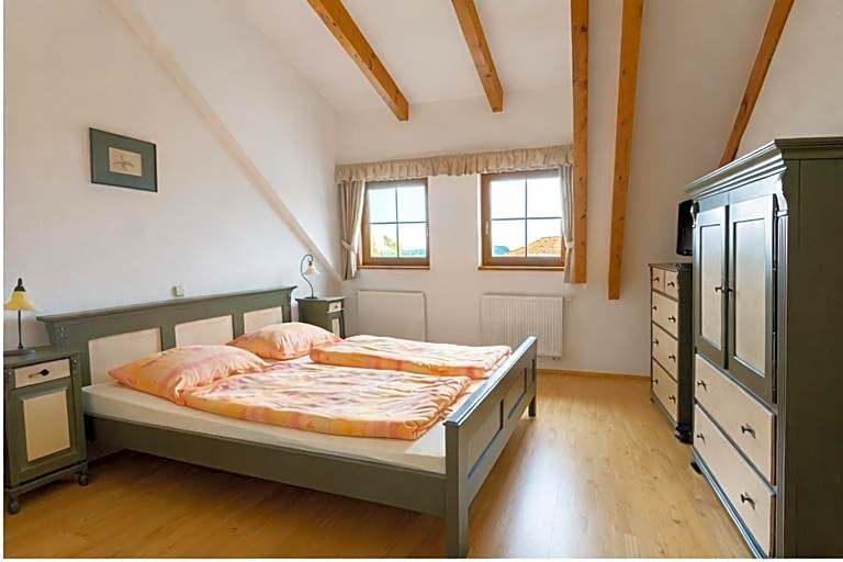 Hotelový a jezdecký areál Dvůr Krutěnice