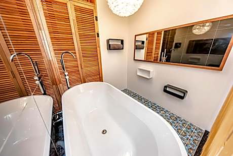 Deluxe Double Room with Bath