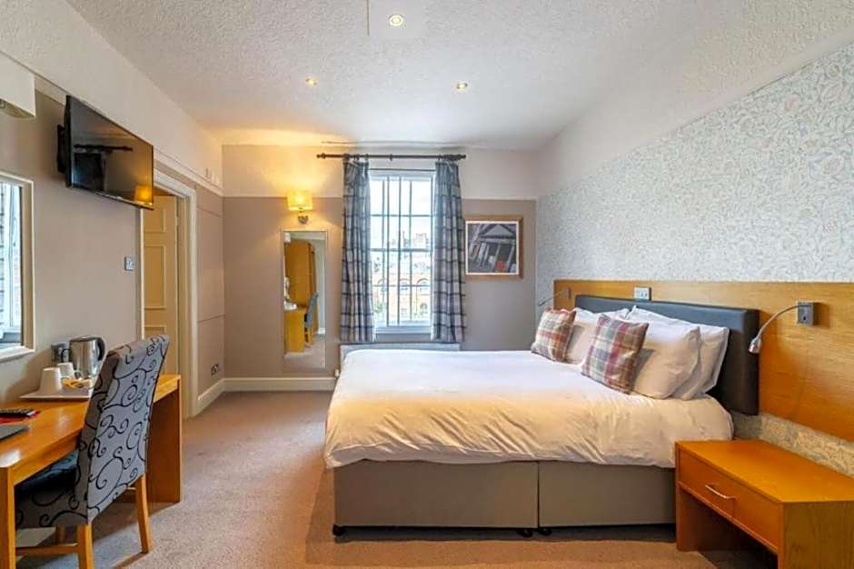 OYO The Red Lion Hotel