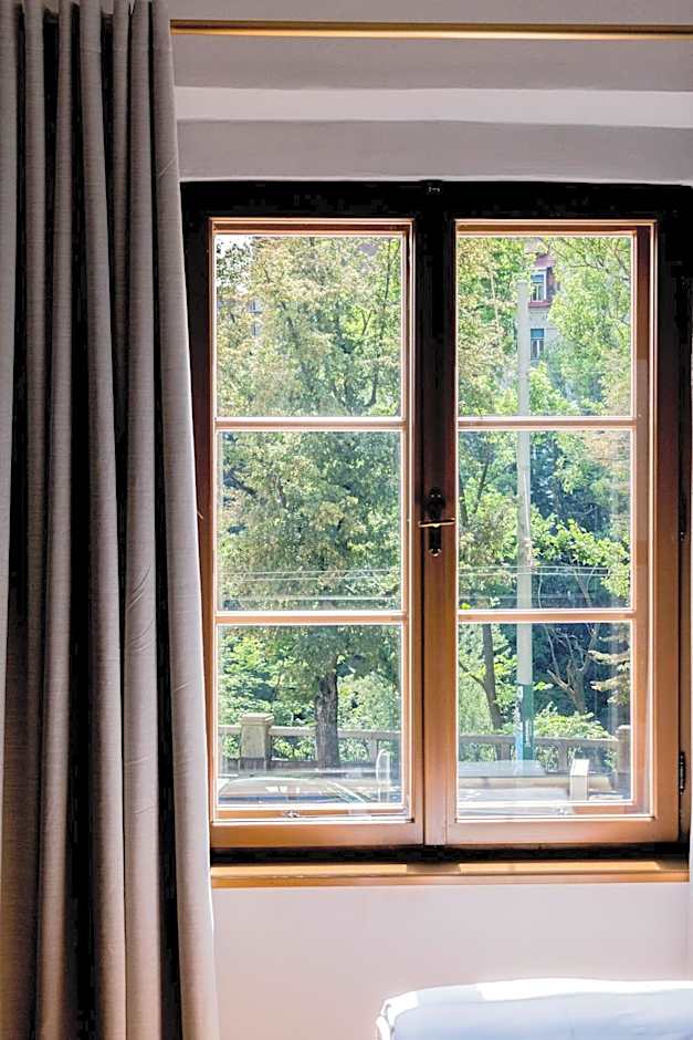 Kai 36 - Hotel zwischen Fels und Fluss