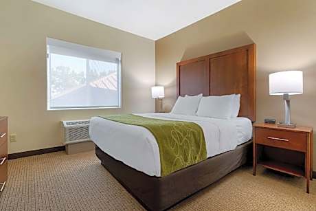 Queen Suite with Two Queen Beds - Non-Smoking