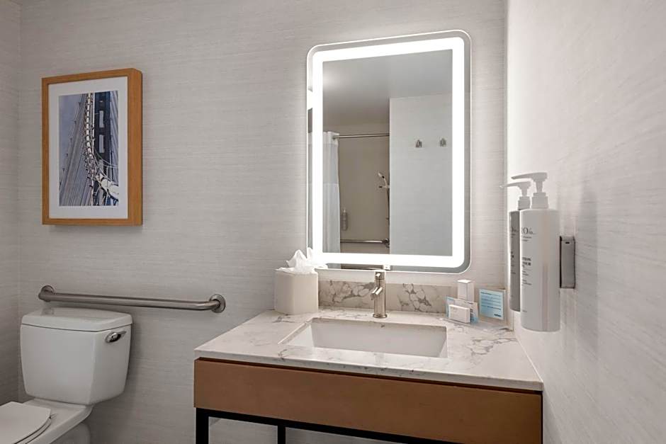 Hampton Inn & Suites Oakland Airport-Alameda