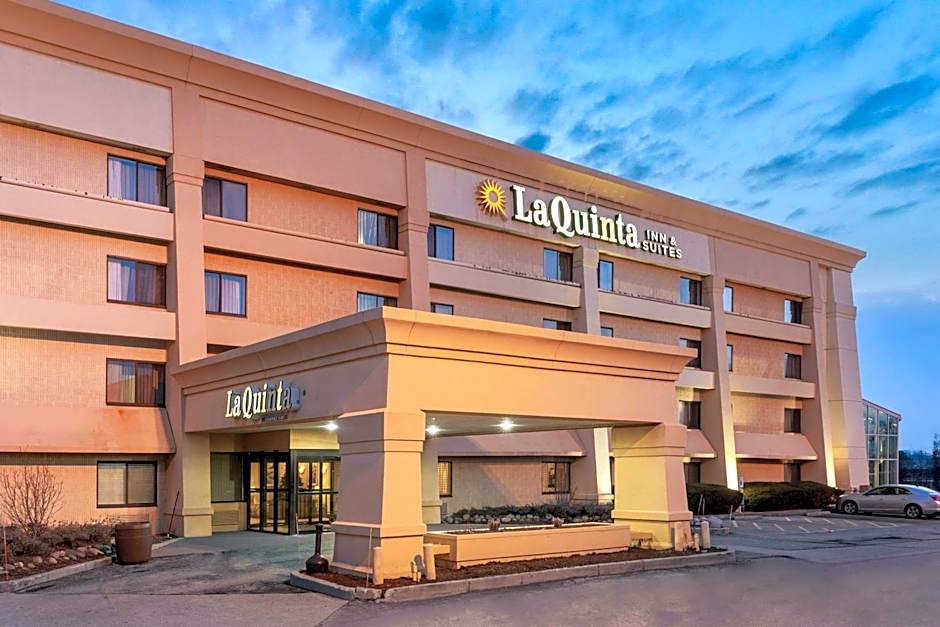 La Quinta Inn & Suites by Wyndham Chicago Gurnee