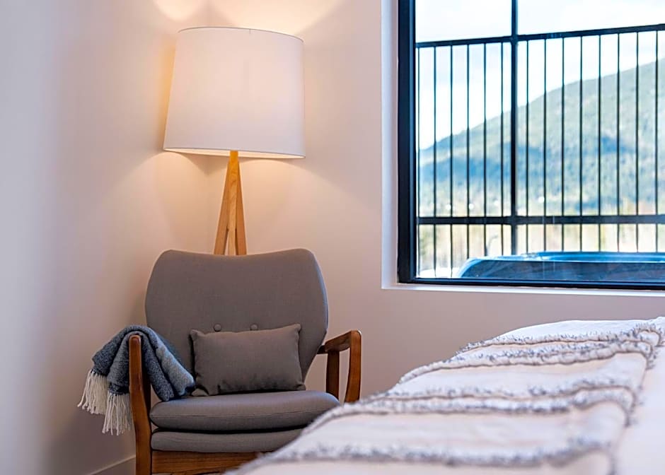 Drop in Condo by Revelstoke Vacations