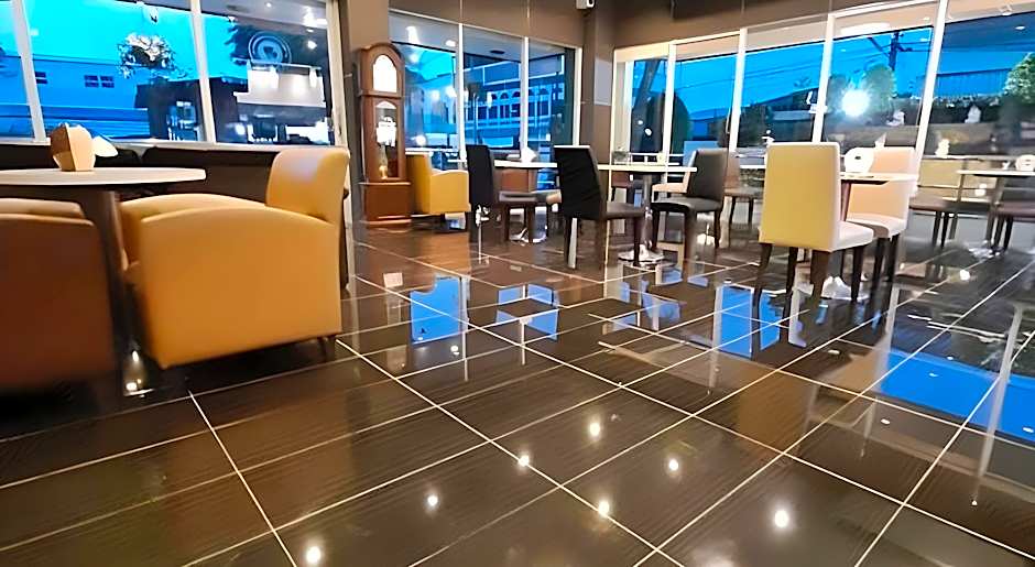 Maneerote Hotel Surin