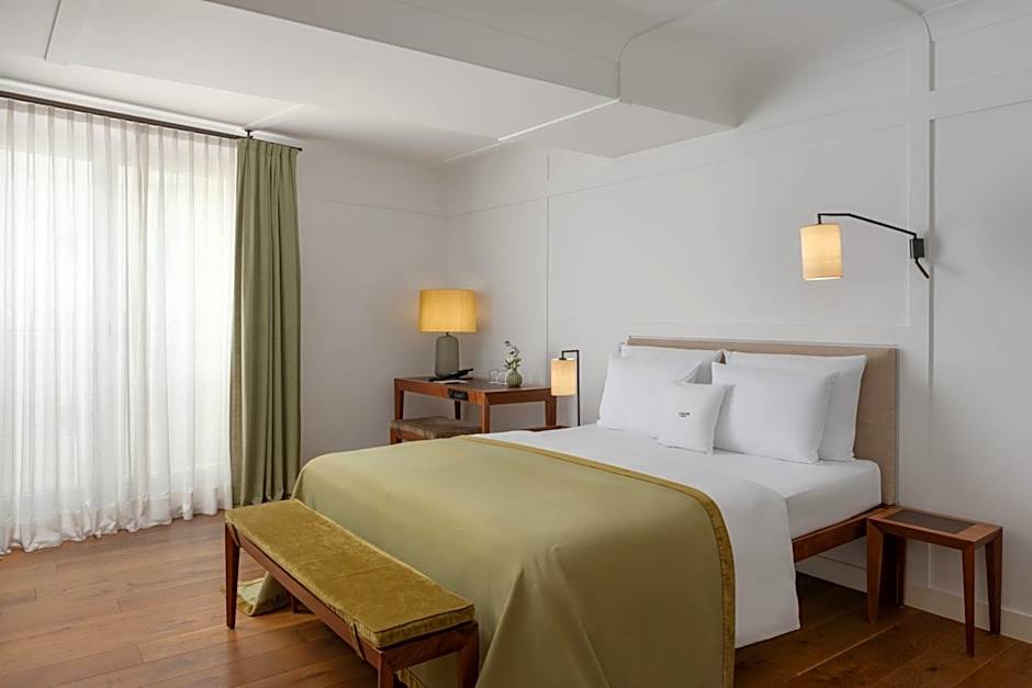 Louis Hotel