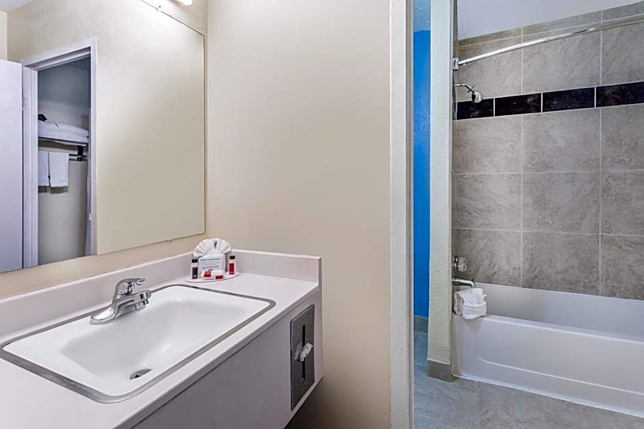 Days Inn & Suites by Wyndham Clovis