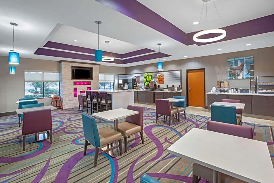 La Quinta Inn & Suites by Wyndham Pasadena North