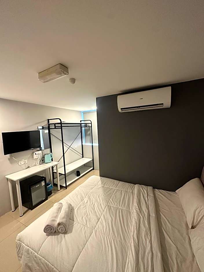Photo 1 of 11 of Superior 1 King Bed
