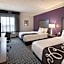 La Quinta Inn & Suites by Wyndham Arlington North Six Flags Drive