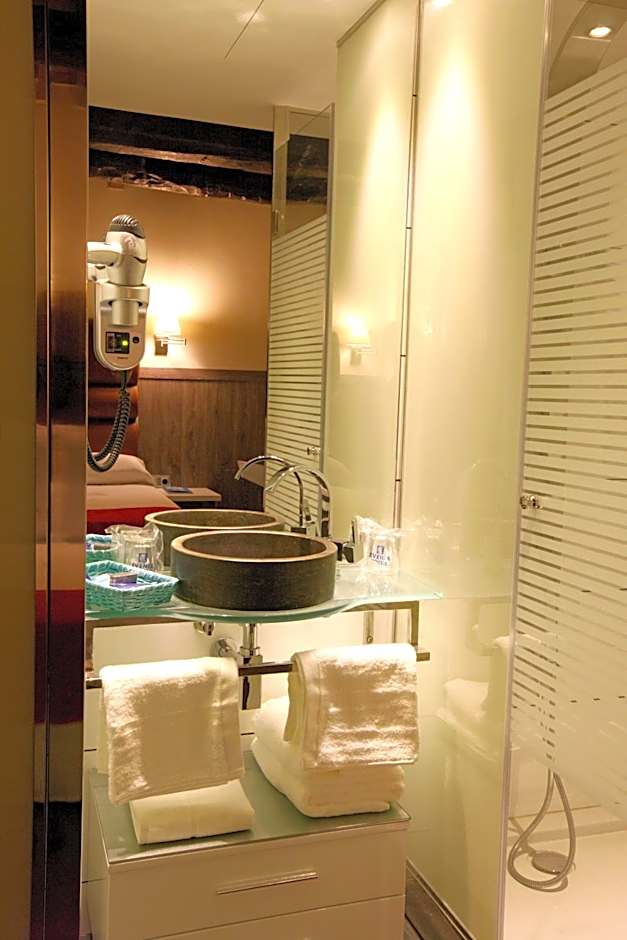 Evenia Alcala Boutique