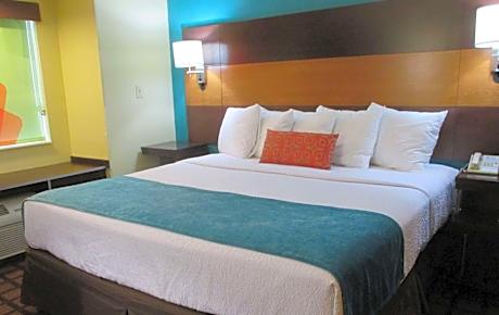 King Suite with Kitchenette - Non-Smoking