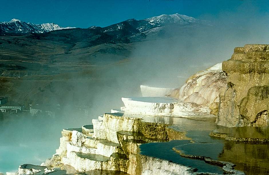 Mammoth Hot Springs Hotel