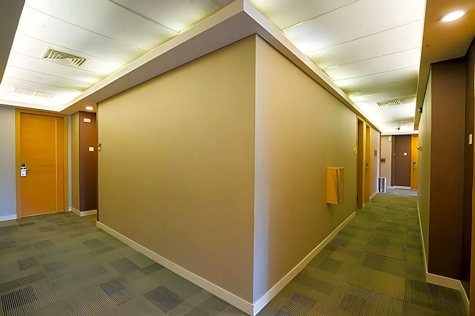 Life Hotel Stasiun Kota Surabaya