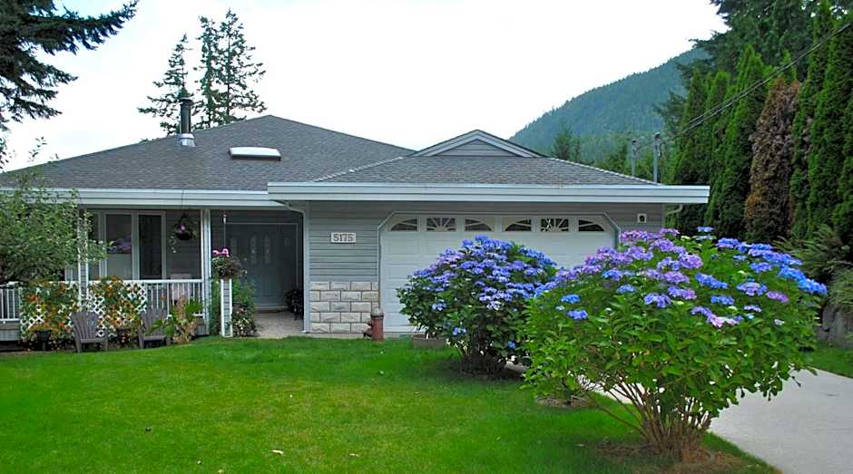 Madeira Park Oceanview Suites