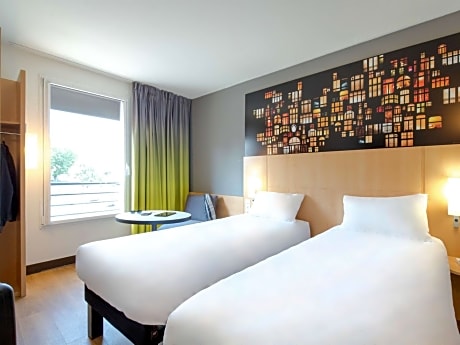 Standard Room with 2 Single Beds