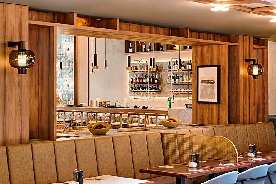 D8 Hotel