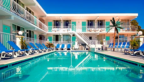 Daytona Inn and Suites