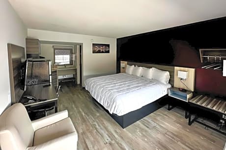 Efficiency One Room Suite - Non Smoking/Pet Friendly