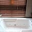 V20 Boutique Jacuzzi Hotel