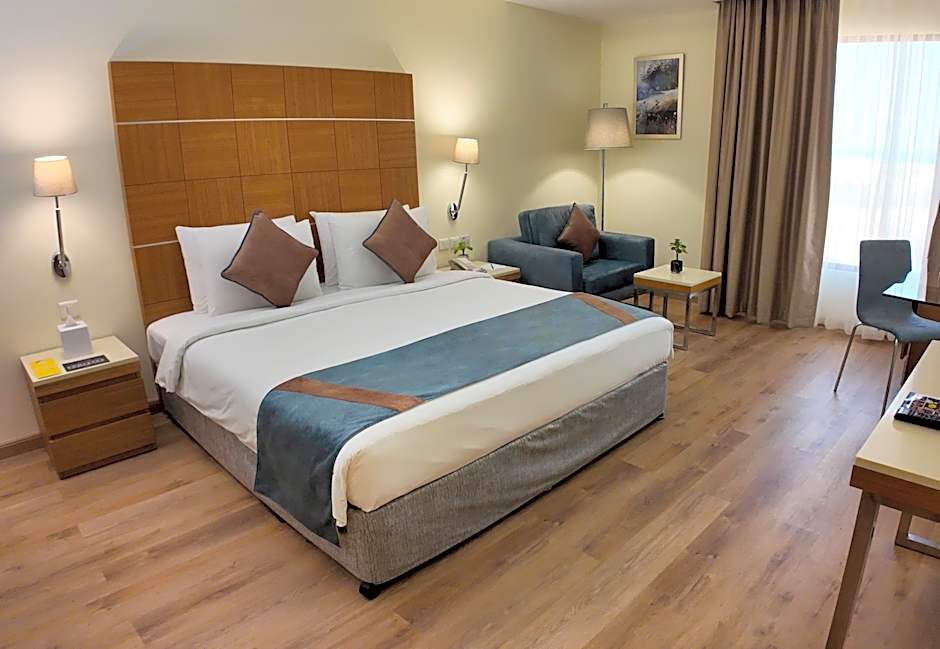 Photo 1 of 9 of 1 King Bed, City View