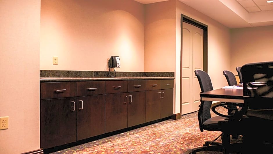 Holiday Inn Express & Suites Morton Peoria Area, an IHG Hotel