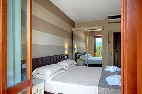 Photo 1 of 4 of Double Room with Lake View