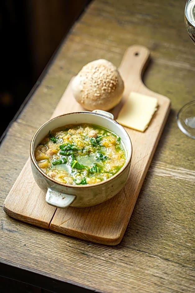 Rising Sun Pub, Restaurant and Rooms