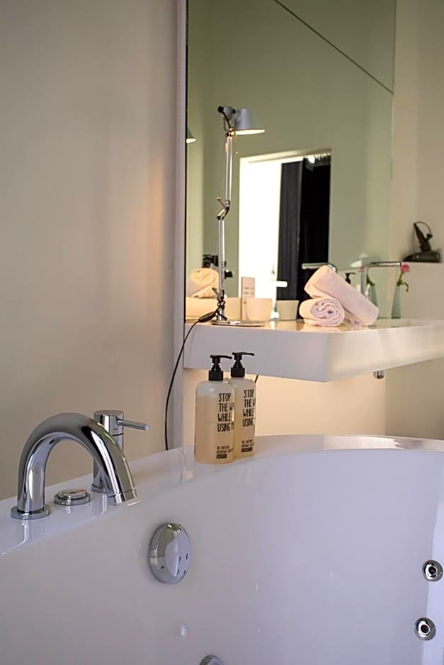 B&B Suites FEEK