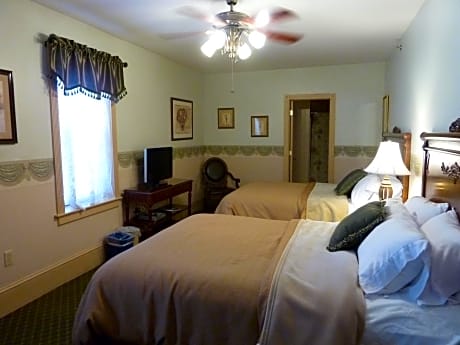 Standard Queen Room with Two Queen Beds