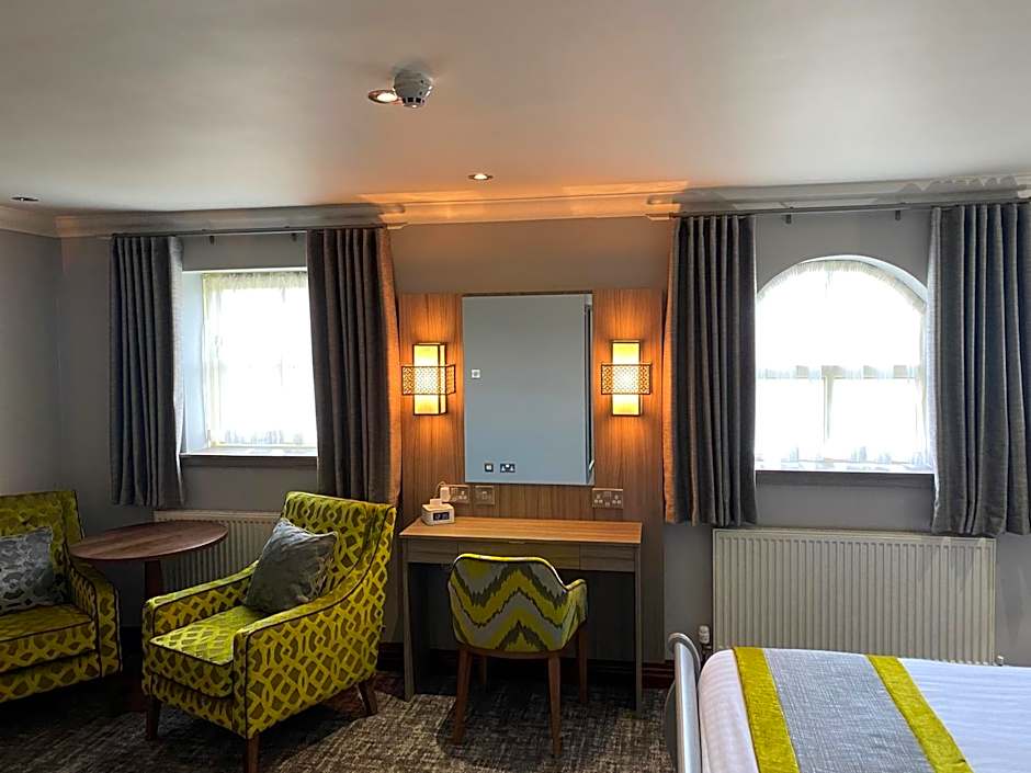 Best Western Plus Pastures Hotel