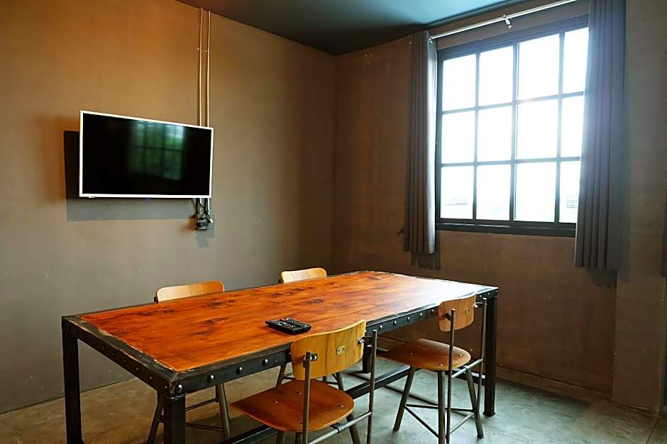 Rider Bedroom Hostel & Cafe