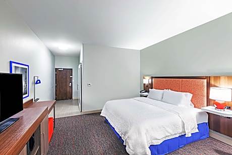 1 King Mobility Access With Tub Nonsmoking