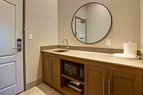 1 King One Bedroom Suite Nonsmoking