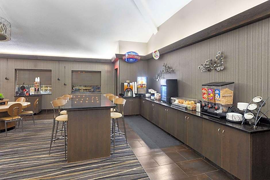 Super 8 by Wyndham Copley Akron