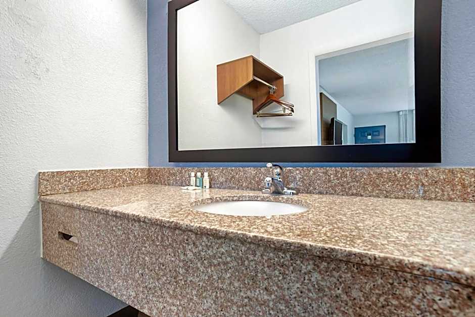 Quality Inn & Suites Near Lake Eufaula