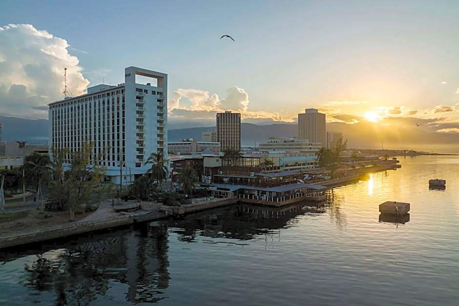 Rok Hotel Kingston Tapestry Collection By Hilton